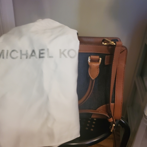 MICHEAL KORS DENIM SATCHEL - LIKE NEW - Picture 4 of 6